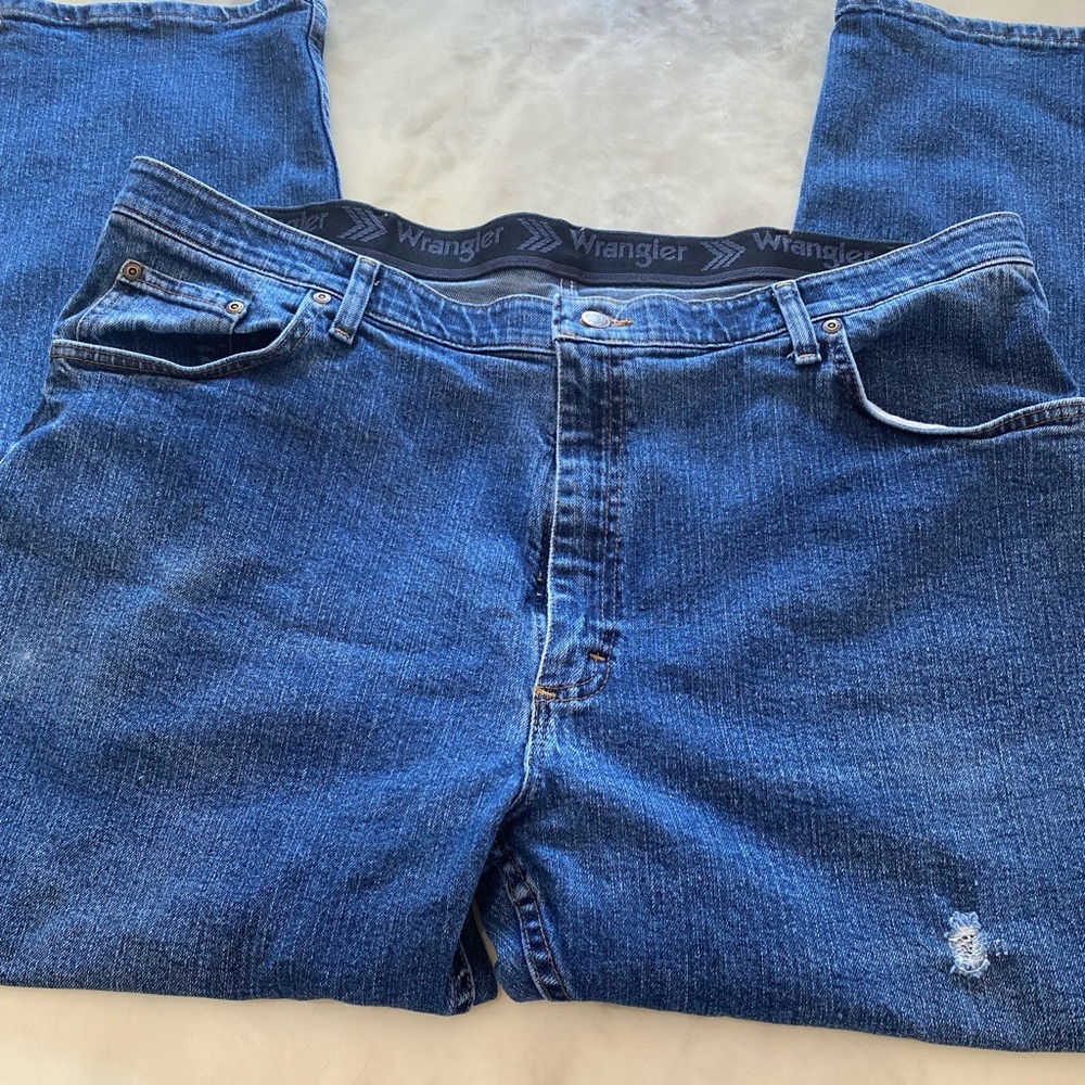 Men’s Wranglers Comfort Fit Lightly distressed Denim Jeans 42x30